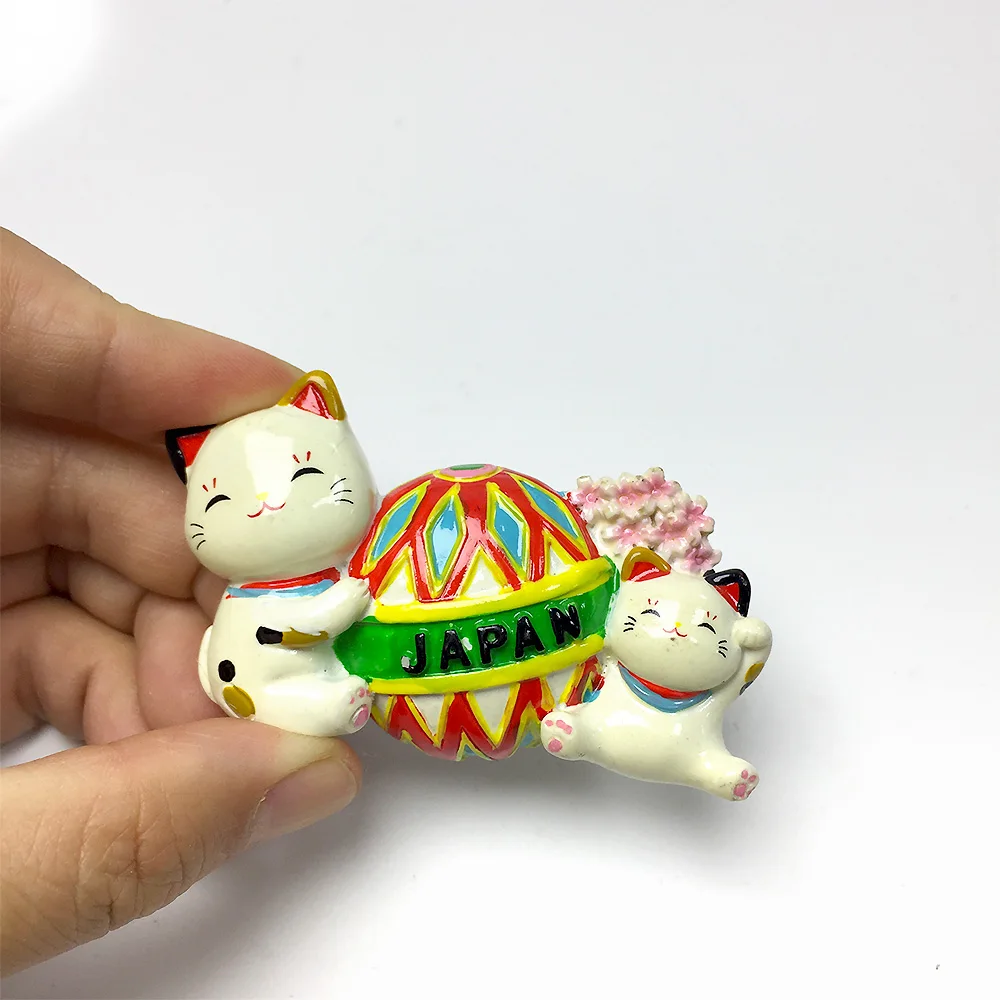

Japanese Maneki-neko Resin Fridge Magnet - Cute Gift Decorative Magnetic Sticker