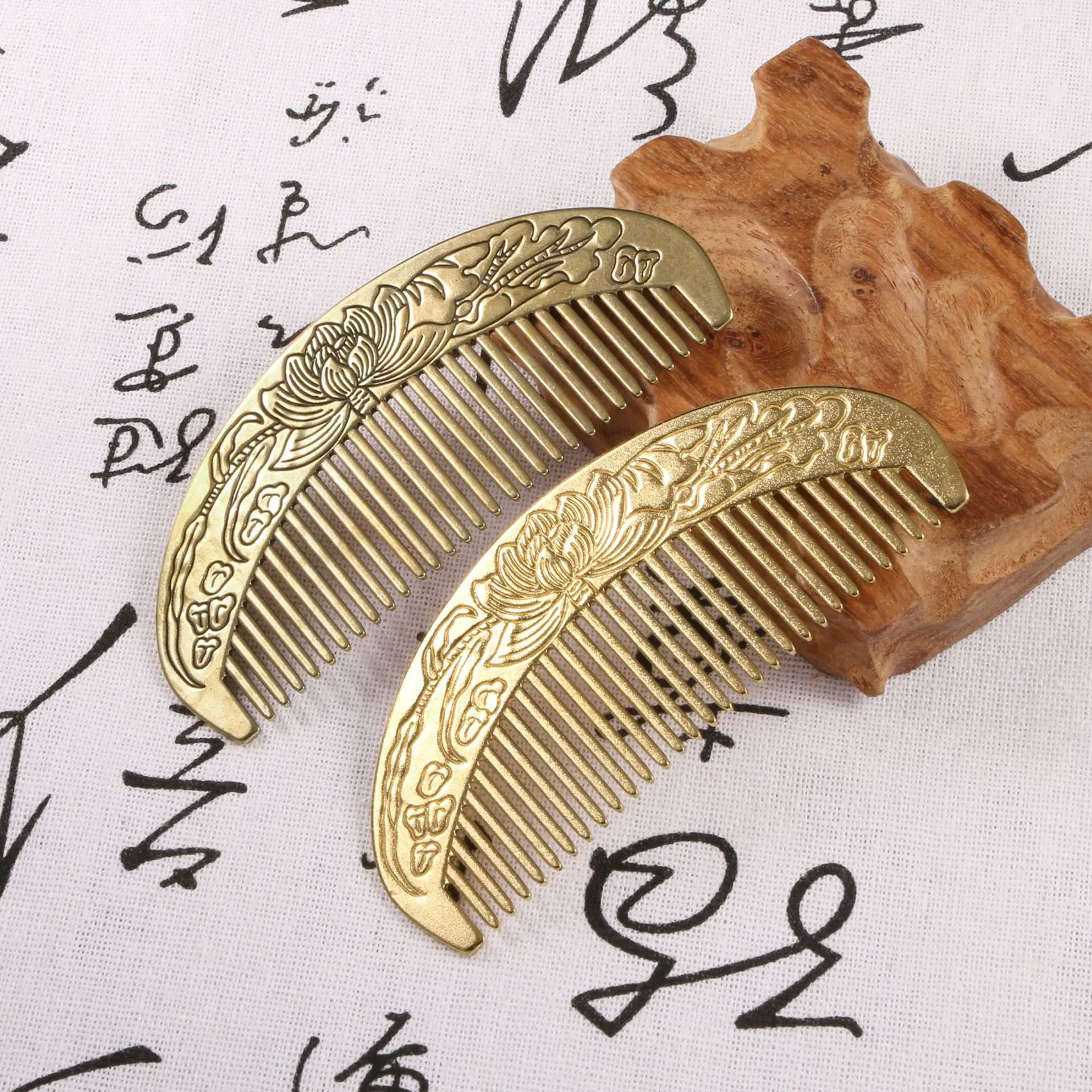 Brass Lotus Pattern Comb Chinese Copper Collection Retro Copper Carving Room Decor Living Room Decoration Festival Gift
