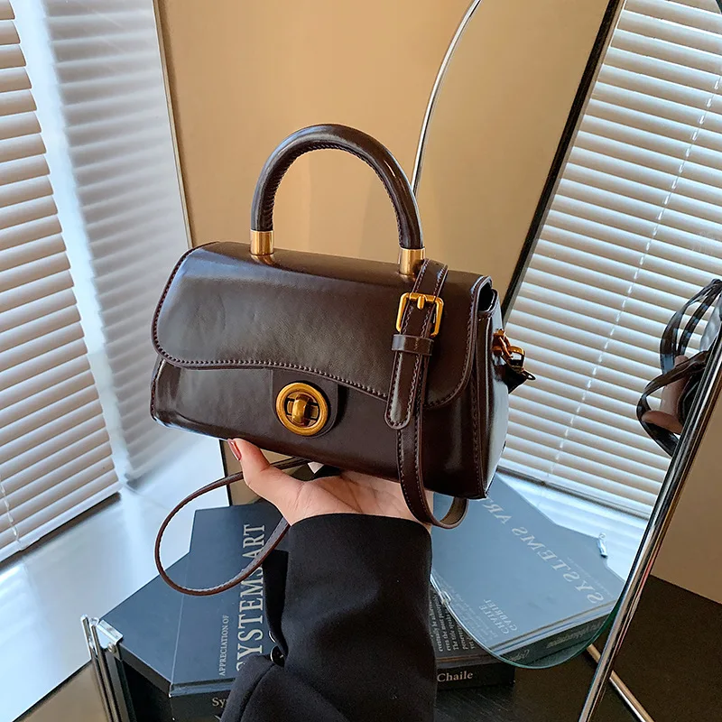 

Новинка 2025 года, винтажная квадратная сумка для женщин, текстурированная кожаная сумка на плечо с верхней ручкой, минималистичный кошелек через плечо для ежедневного использования