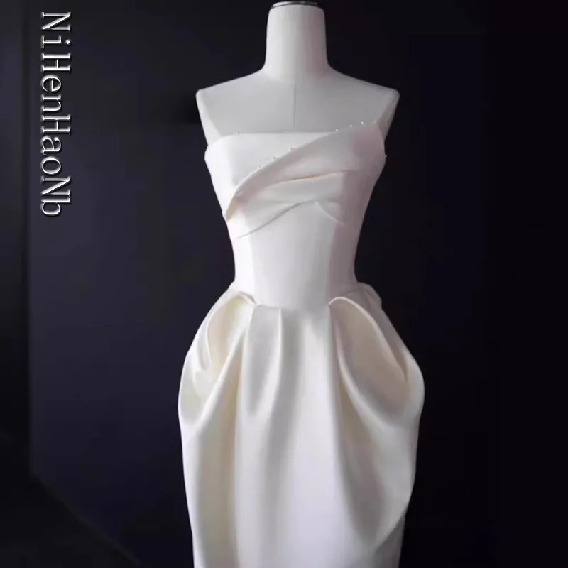 フランス風ライトウェディングドレス 2025年新作 チューブトップブライダルドレス サテンホワイト エンゲージメントドレス