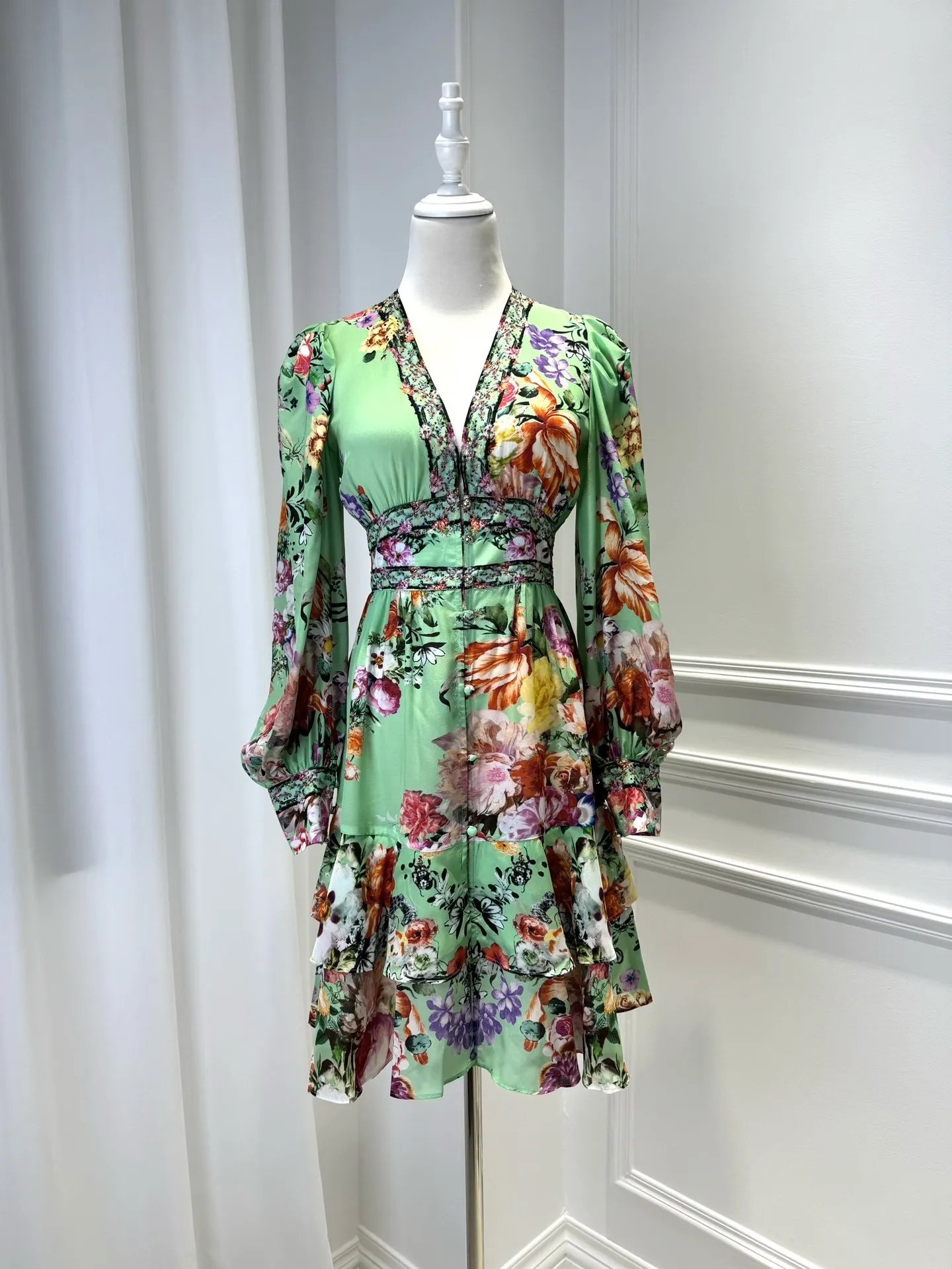 비즈 장식 여성용 100% 실크 미니 드레스 플로럴 프린트 브이넥 긴 소매 탄력 있는 허리 캐주얼 그린 로브