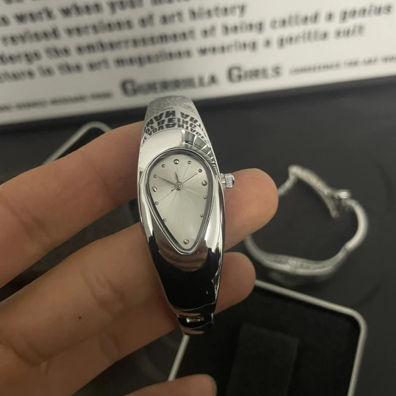 Men's Retro Fashion Personalized Medieval Bracelet Watch Quartz Watch