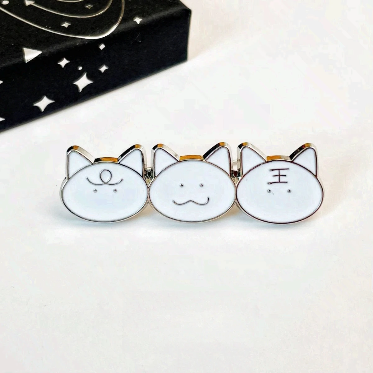 2026Hot New Premium Sylus Hand Drawn Three Little Cats Enamel Pins Badge Brooch Cute Creative Jacket
