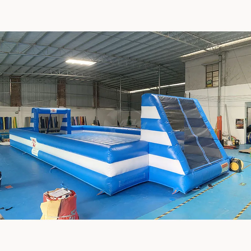 子供向けカスタムPVC製インフレータブルサッカー場、ソープフットボール遊園地ゲーム