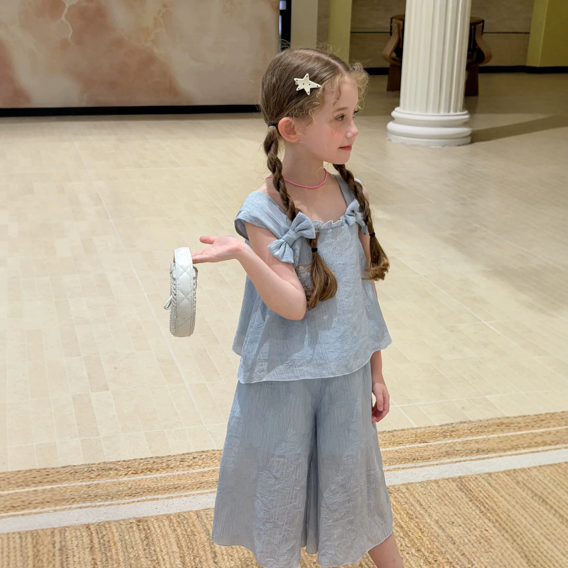 2026 Summer Girls' High-end Minimalist Suspender Bow Solid Seven Inch Wide Leg Pants Little Girl Two-piece Set