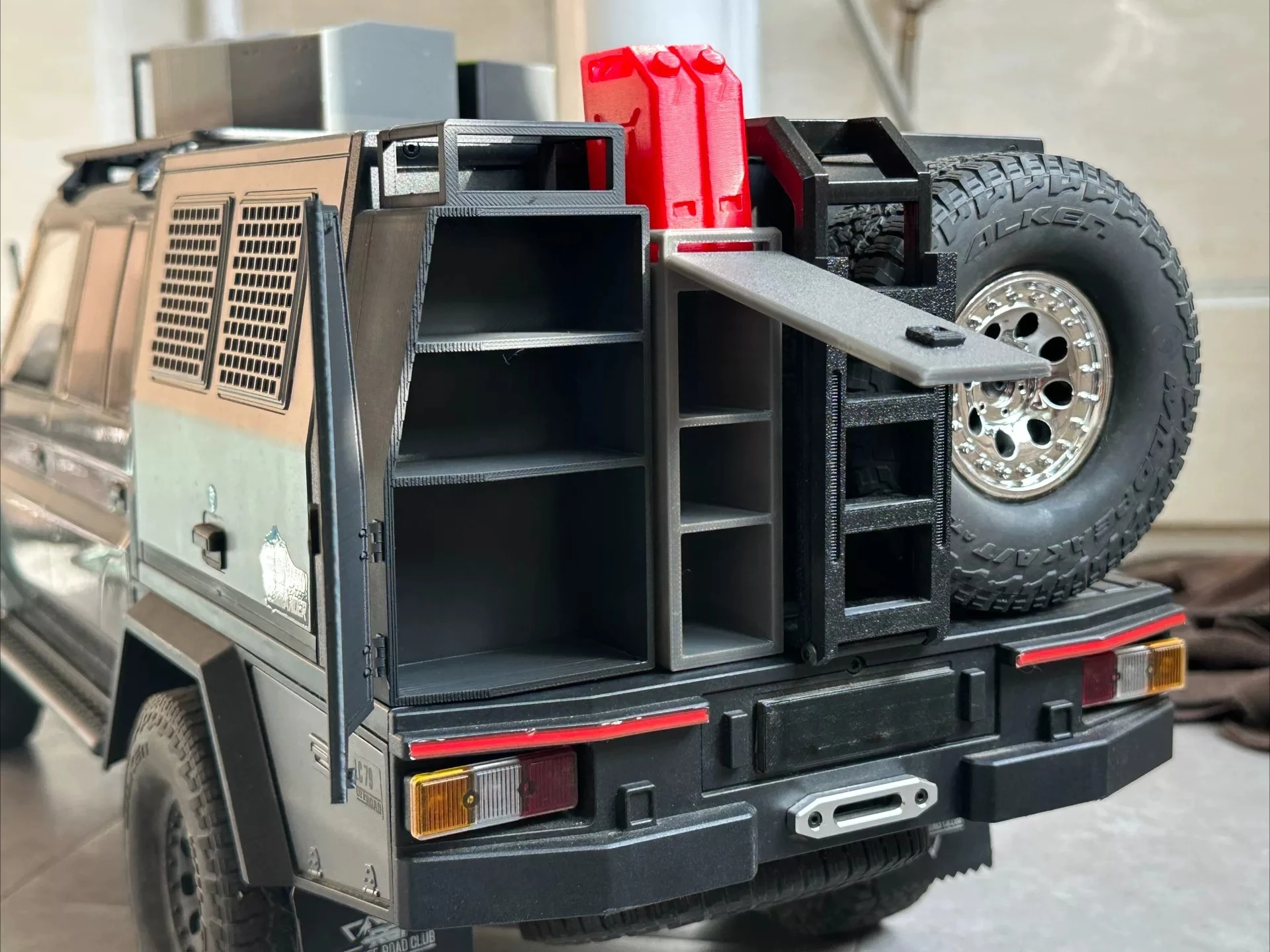 For RGT LC79 1/10 Scale RC Crawler Mod Parts Custom Simulation Rear Storage Trunk RC Off‑Road Spare Upgrade Decor Accessories