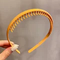 peine para cabello amarillo