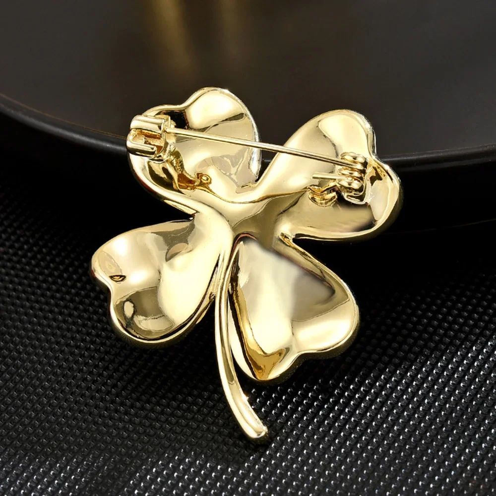 Four-leaf flower Exquisite Brooch for Women High-end Temperament Suit Accessories Pin Niche Design Party Office Coat Accessories
