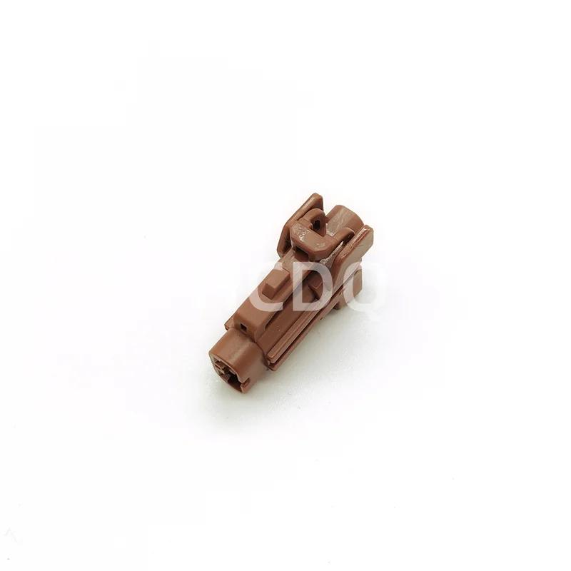 

10 PCS Original and genuine 7183-7870-80 Sautomobile connector plug housing supplied from stock