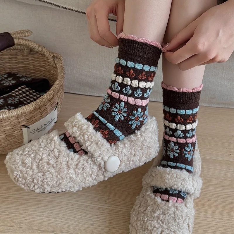 4 Pairs Women's Socks Set Warm Autumn And Winter Velvet Socks Retro Flower Pile Socks Sweet Lace Japanese College Socks Fashion