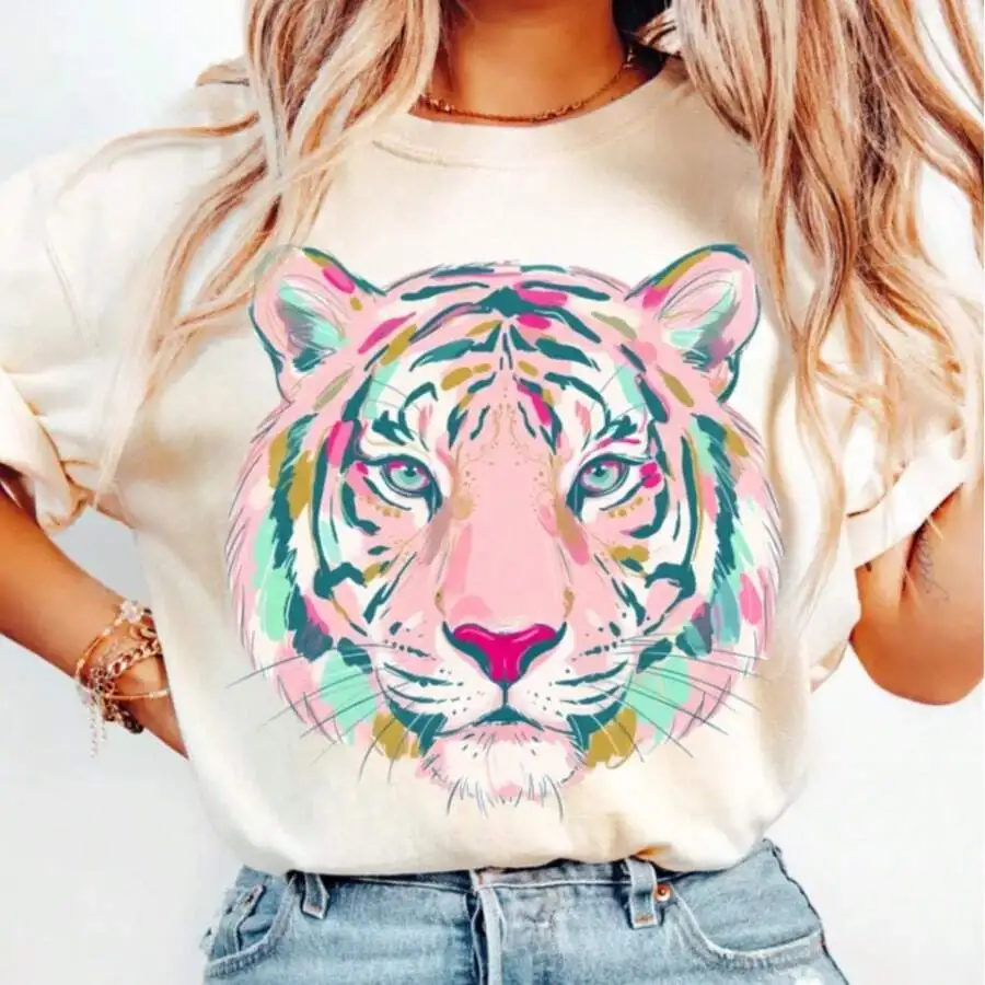 Unisex Trendy Retro Tiger Graphic Crewneck Short Sleeve T Shirt Purple And Gold Game Day For Football College Sports Fan Everyday Wear Casual Top
