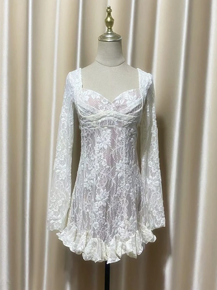 Eleganckie haftowane koronkowe sukienki bez pleców Wiosna Kobiety Dekolt w szpic Rękawy w kształcie liści lotosu Krótka sukienka Letnia mini sukienka z wysokim stanem i zamkiem błyskawicznym