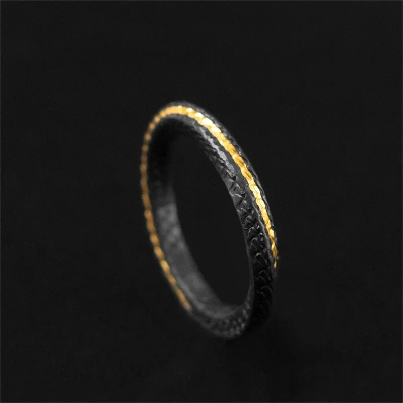 Anello per coppia per accessori per l'anniversario dell'amante Anello semplice alla moda con motivo serpente Anello da uomo in collisione color oro nero regolabile