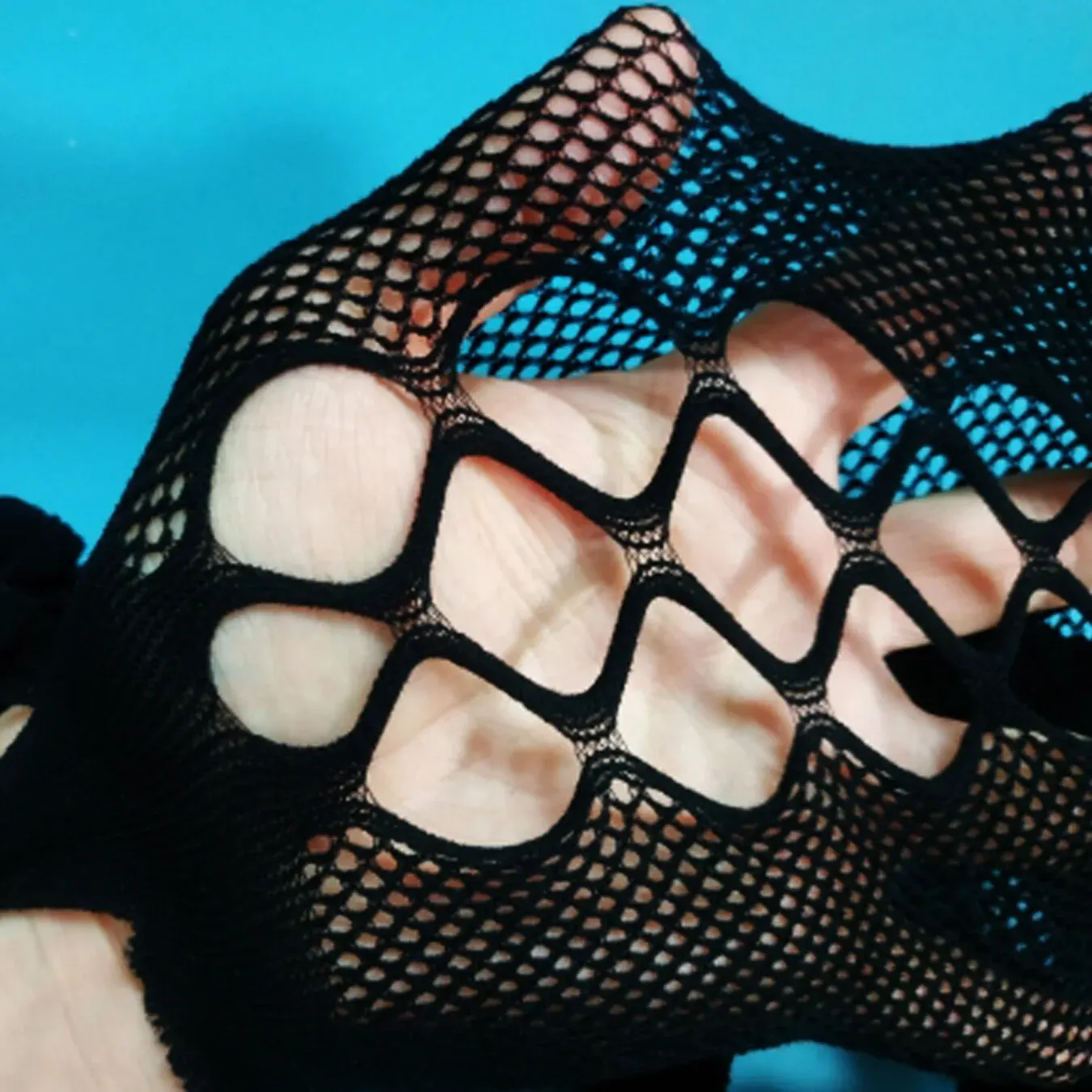 شبكة سوداء بدون فتحة شبكية نايلون جوارب شبكية ، مثيرة مفتوحة بين الفخذين ، جوارب طويلة شبكية مع الوصول إلى حجر الراين ، ملابس داخلية ضيقة