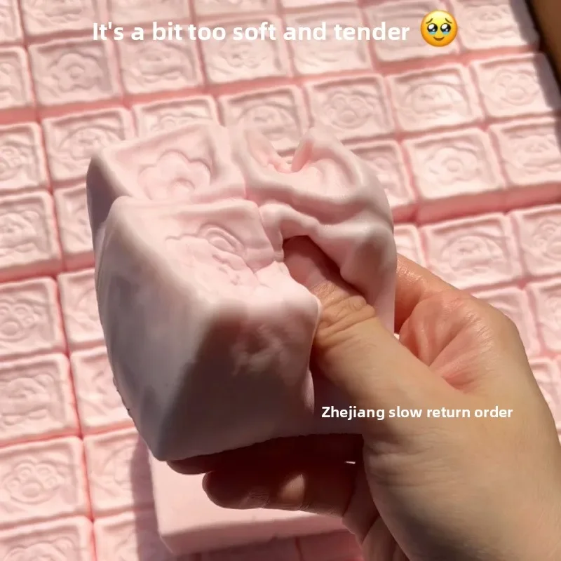 Juguete Blandito de Mochi con Aroma a Pastel de Chocolate con Leche y Fresa, Juguete Sensorial de Compresión Lenta, Gadget Antiestrés con Dopamina, Adorno de Escritorio, Novedad, Regalo para Fiestas de Cumpleaños, para Niños y Adultos con TDAH y Autismo