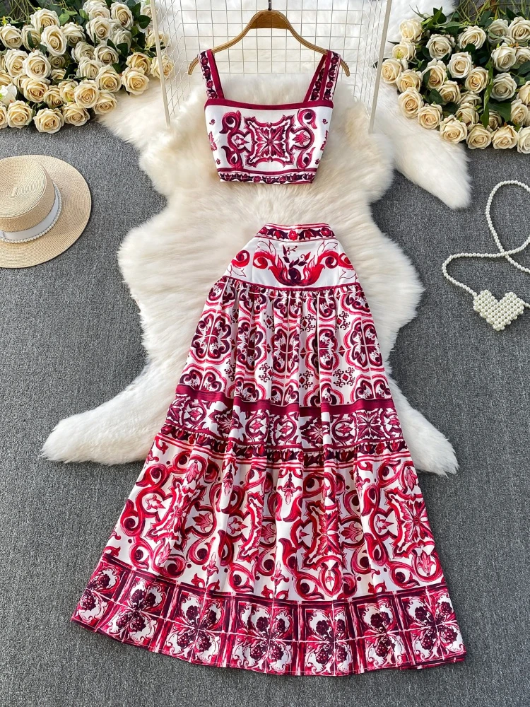 

Короткий жилет с квадратным вырезом и принтом в дворцовом стиле + утягивающая и плиссированная юбка средней длины с высокой талией, новинка лета из двух частей