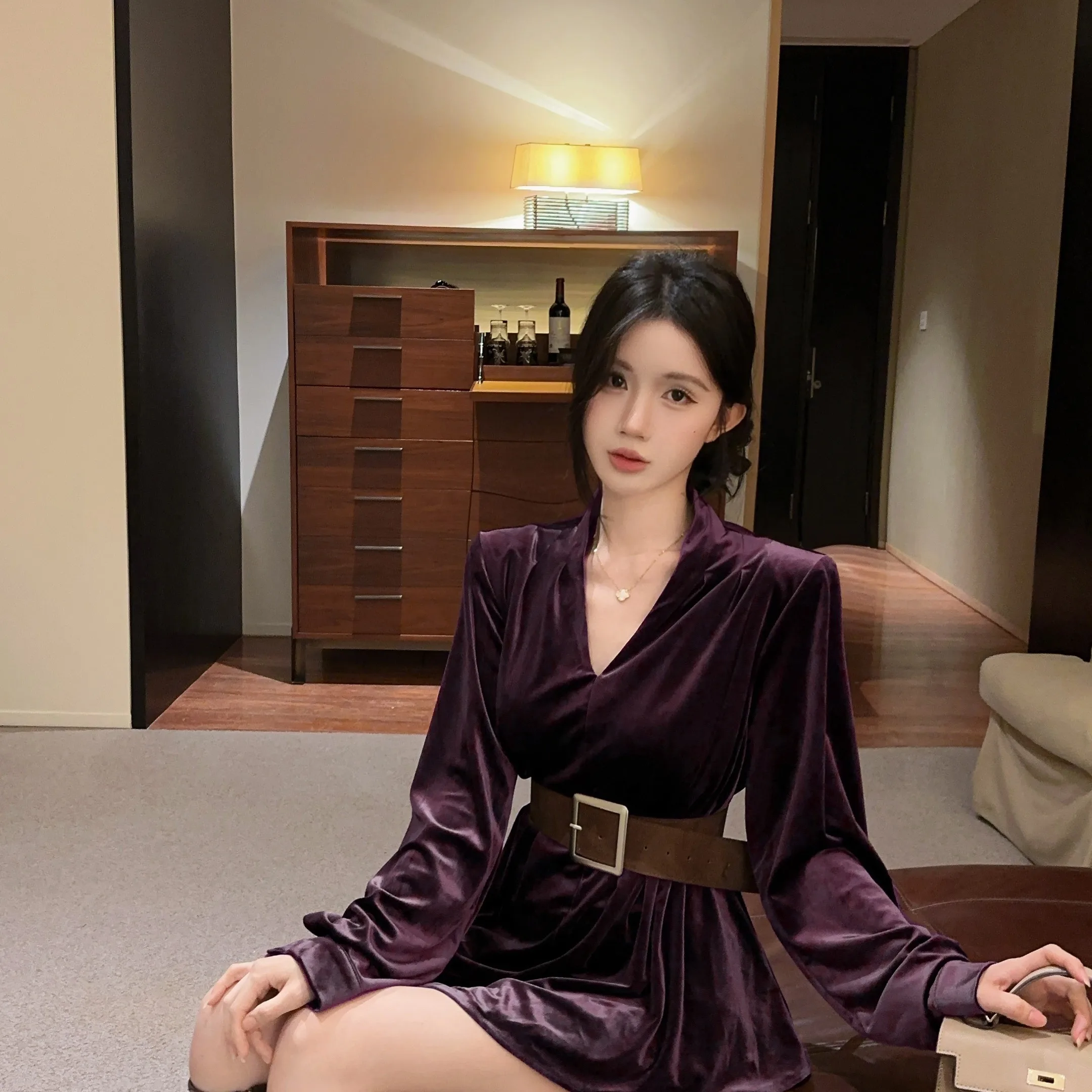 

Ele Vintage Velvet Top with Waist Cinching And Belt V-Ne Women's Faion Autumn Winter New Sle irt Loose Fit Long S...