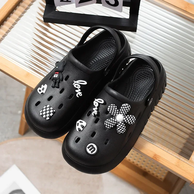 Women Cartoon Clogs 2024 New Arrival Fashion DIY Sandals Simple Comfortable Slippers Stylish Outdoor Beach Slides