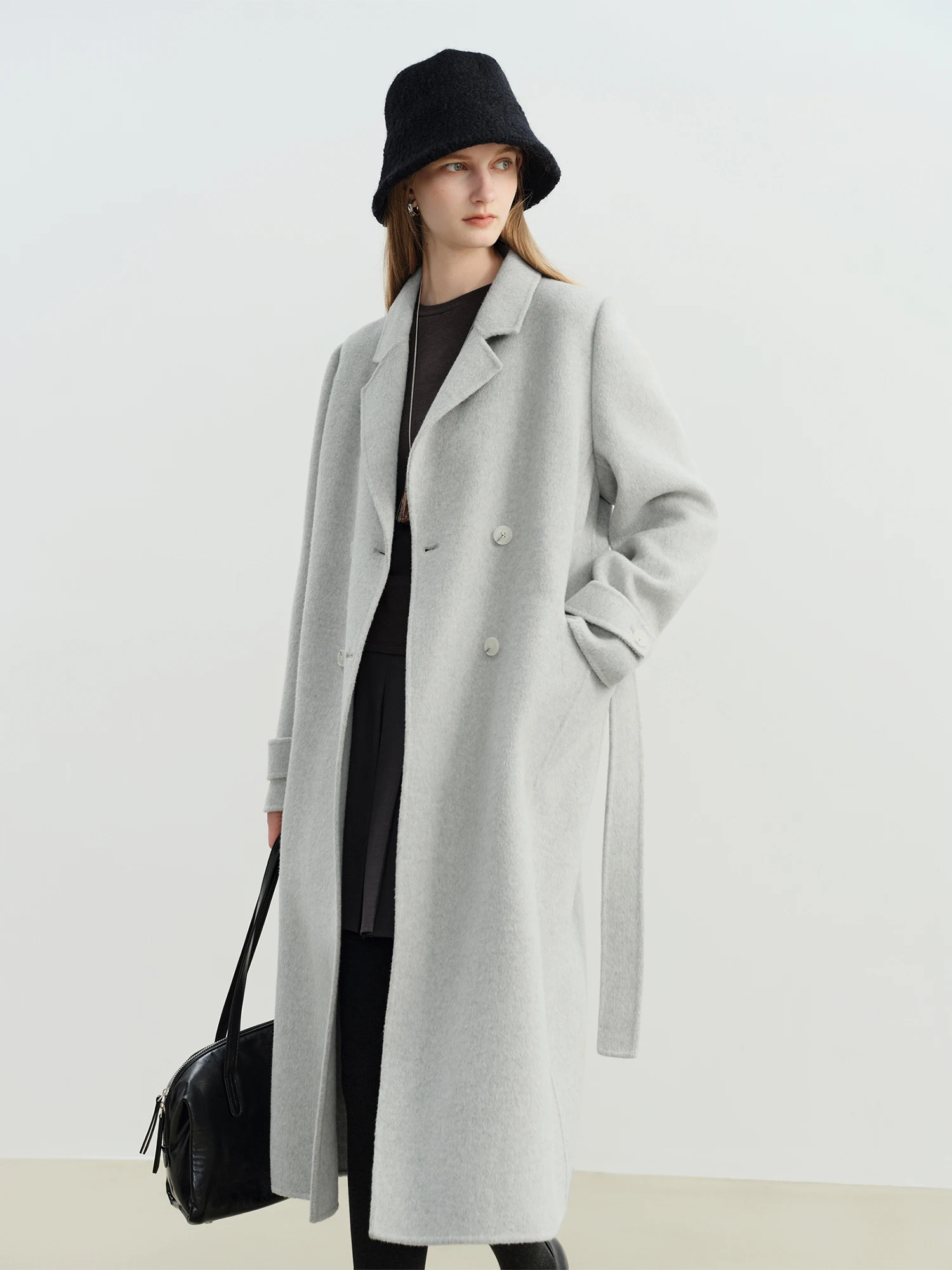 ZIQIAO Petite Straight Shoulder White Camel Wool Coat Women 2025 New Woolen Coat Temperament Commuting