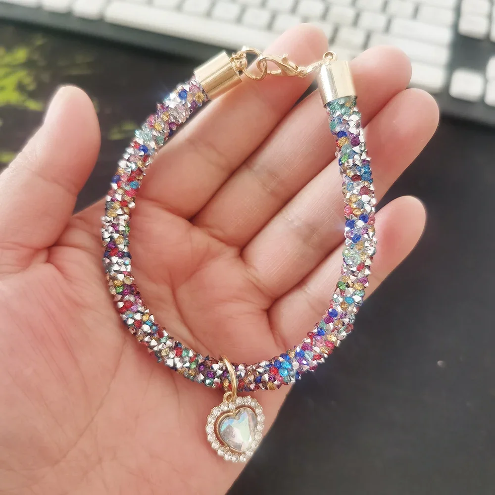 Collare di gatto di cristallo collana di strass per feste con ciondolo a forma di cuore regolabile per gatti cucciolo di Chihuahua accessori per