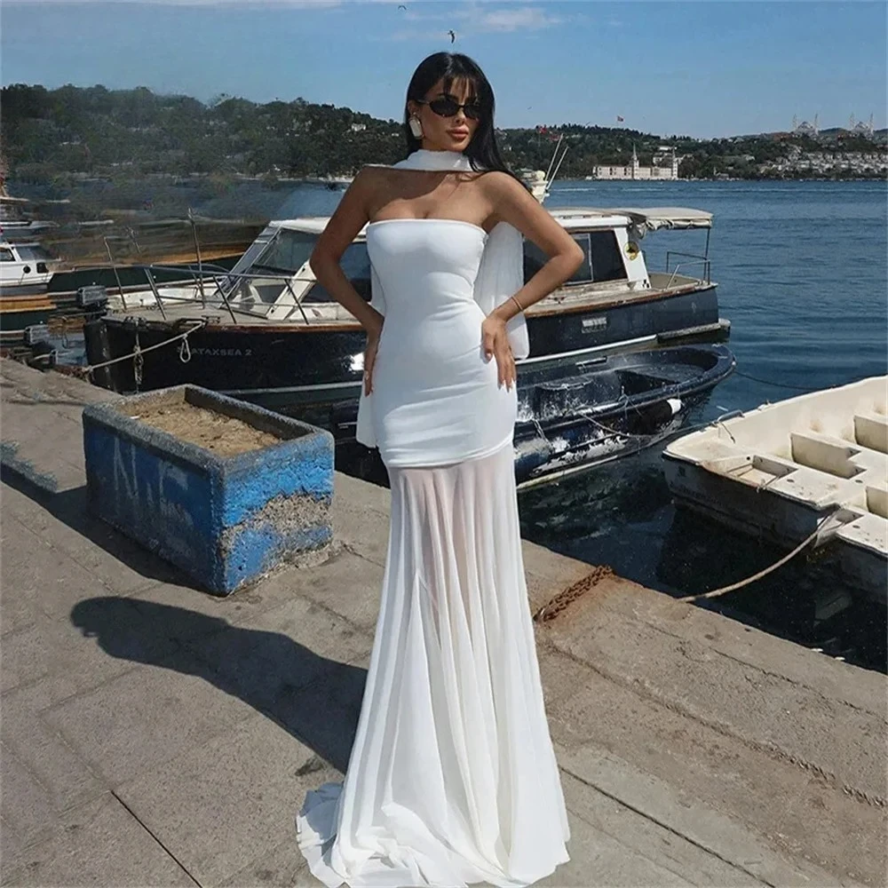 Maßgeschneidertes trägerloses Meerjungfrauen-Hochzeitskleid mit Choker-Ausschnitt, transparentem Rock und langer Schleppe – Eleganter Brautkleid im Strandstil 2026