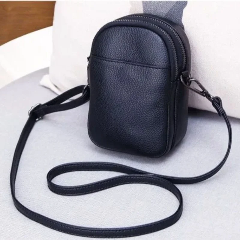 New Shoulder Bag Women\'s Simple Small Shoulder Bag Mini All-match Pure Black Messenger Packaging Mobile Phone Key