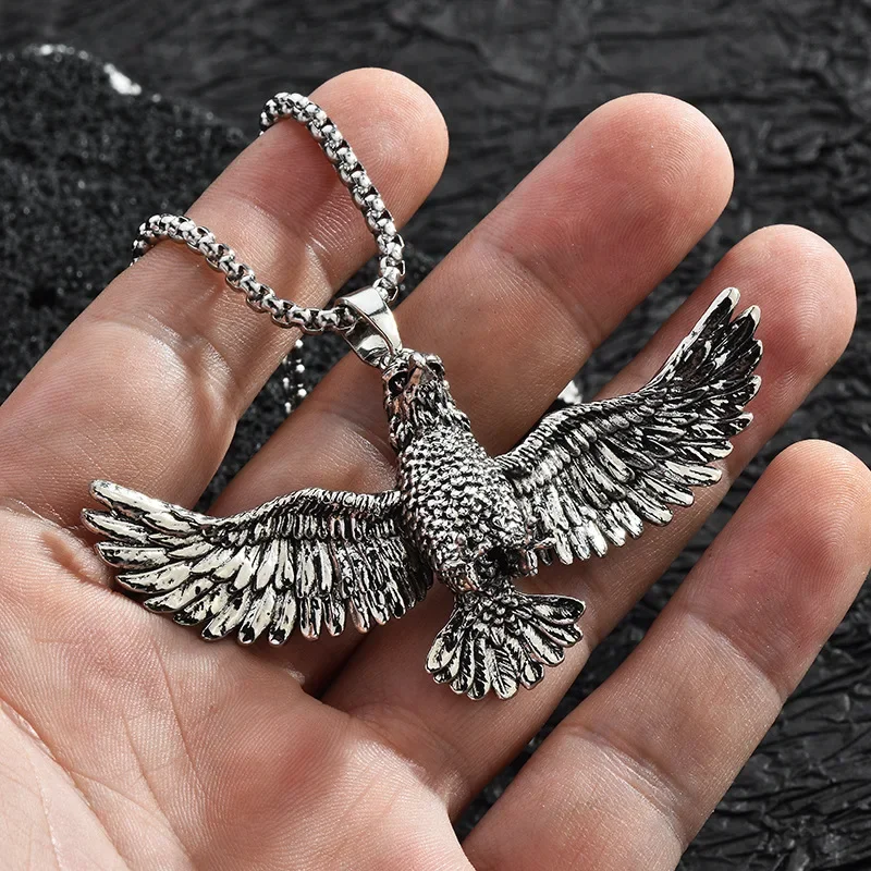 

Hip-hop punk trendsetter pendant, retro necklace, Eagle Soaring men's pendant necklace