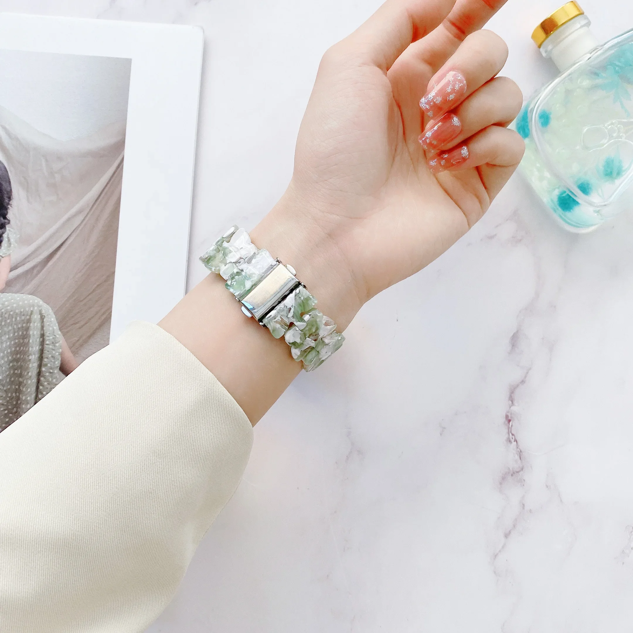 Resin Strap For Apple Watch Ultra 10 9 8 7 45mm 41mm 42mm 46mm 49mm 6 5 4 SE 44mm 40mm Women Butterfly Wristband Bracelet Correa