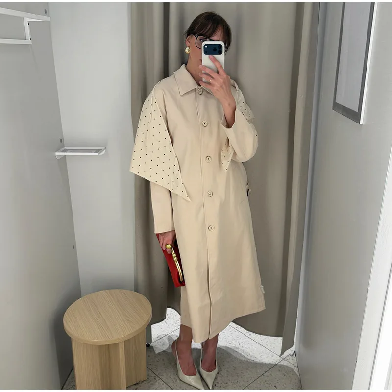 Solider Trenchcoat mit gepunktetem Futter, doppelseitiger Cape-Jacke mit Gürtel, tailliert, mit Knöpfen, Herbst 2026, Damenmode, Streetwear-Jacke – Detail 16