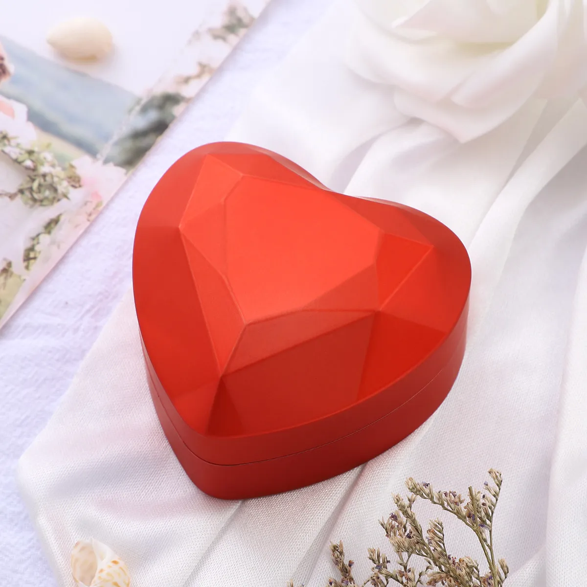 Heart-Shaped Lighted Ring Box Red LED Activation When Opened Perfect for Proposal Wedding Anniversary Valentine's Day Jewelry