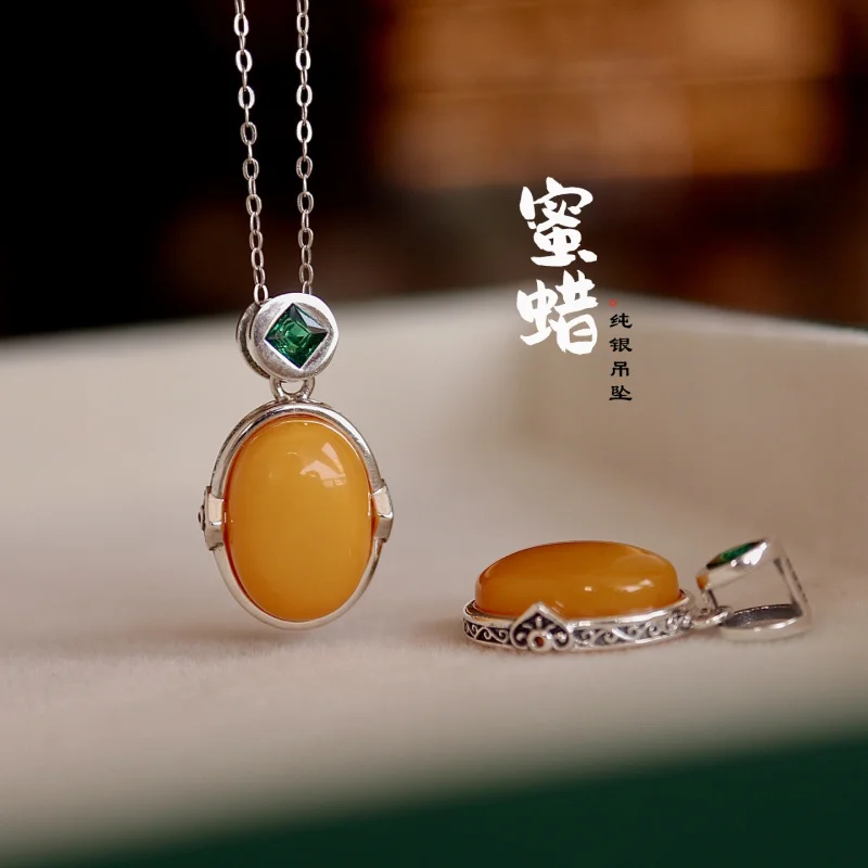 

Natural Chicken Fat Yellow Beeswax Pendant Full Body S925 Thick Silver