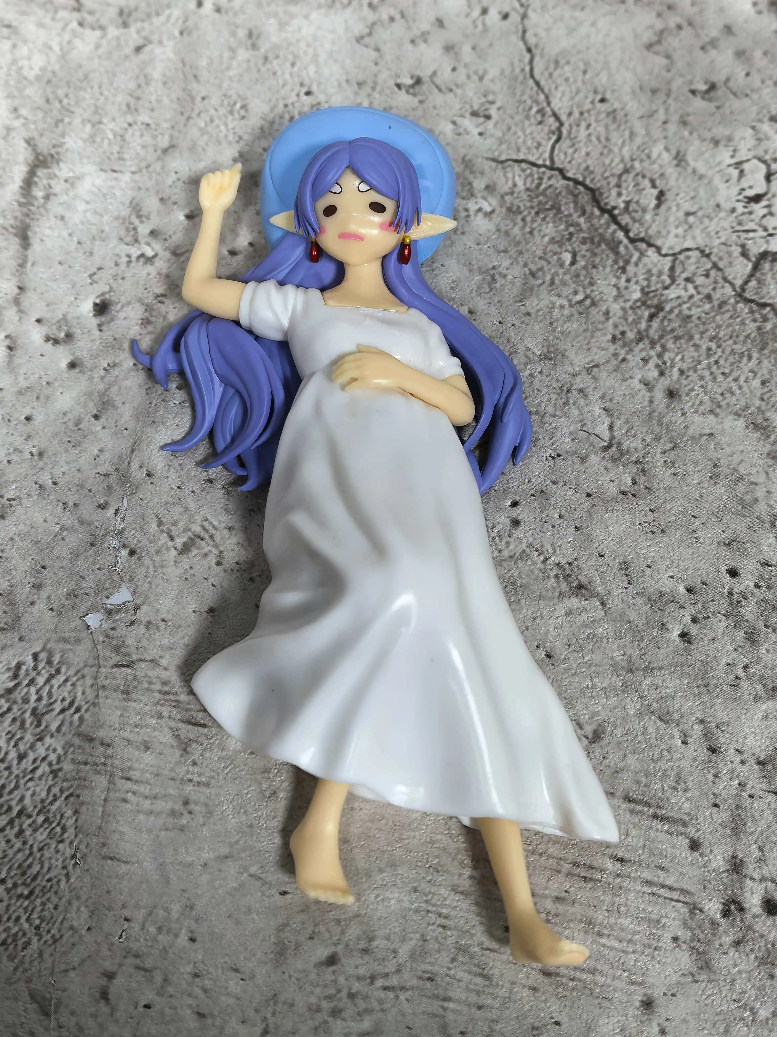 Figure anime Frieren da 17 cm Modello carino posizione addormentata collezione di giocattoli action figure bambole