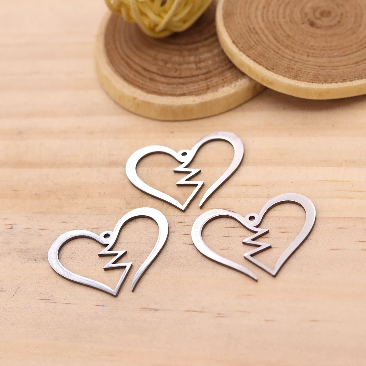 3pcs Broken Heart Heart‑Beat Hollow Stainless Steel Charm Pendants DIY Handmade Necklaces Bracelets Earrings Making Supplies