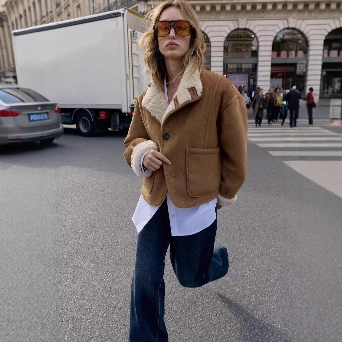 

2025 Fashion Polyester Main Fabric High Content Women's Double-Sided Wear Faux Lamb Fur Short Jacket Winter