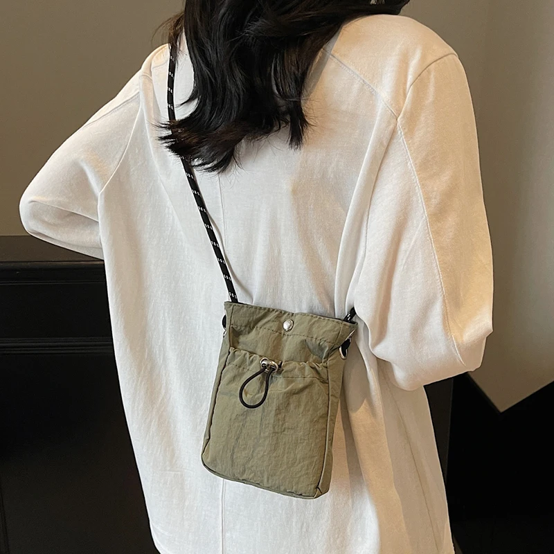 حقيبة كتف نسائية جديدة، حقيبة برباط عصرية، حقيبة هاتف صغيرة خفيفة الوزن، مناسبة للاستخدام اليومي والرياضة والتسوق وما إلى ذلك