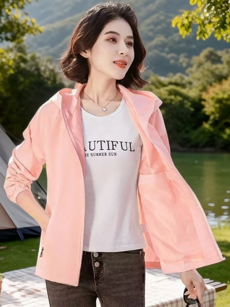 

Women's Fashionable Loose Fit Double Layer Jacket Windproof Waterproof Casual Style Zipper Pocket Hooded Short Coat Outerwear