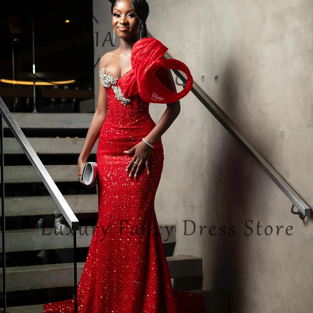 Vestidos de fiesta de lujo con diamantes para mujer, vestidos de fiesta de noche con lentejuelas de sirena y un hombro, traje sin mangas personalizado para hombre de lujo