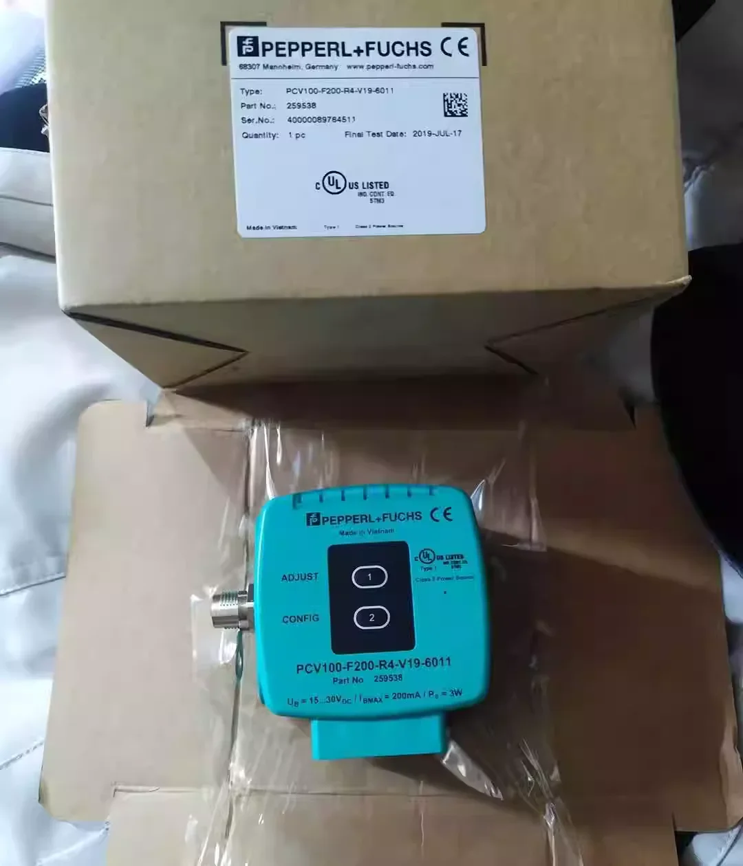 

New original P+F PCV100-F200-R4-V19-6011 sensor