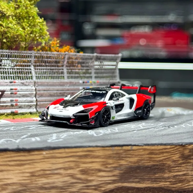 โมเดลรถเหล็กหล่อจำลอง SENNA GTR ขนาด 1:64 ของเล่นของขวัญคริสต์มาสสำหรับเด็กผู้ชาย ของสะสมสำหรับผู้ใหญ่