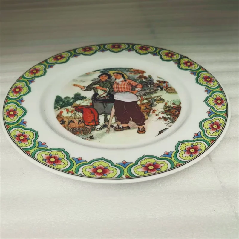 Assiettes anciennes en porcelaine de Chine avec deux membres des femmes du commandement du peuple, vaisselle en céramique vintage pour collectionneurs