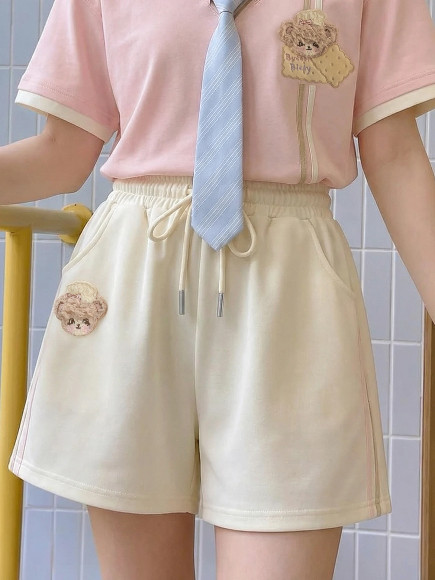 

Летние универсальные шорты А-силуэта с вышивкой милого медведя, эластичным поясом, в милом студенческом стиле, с карманами