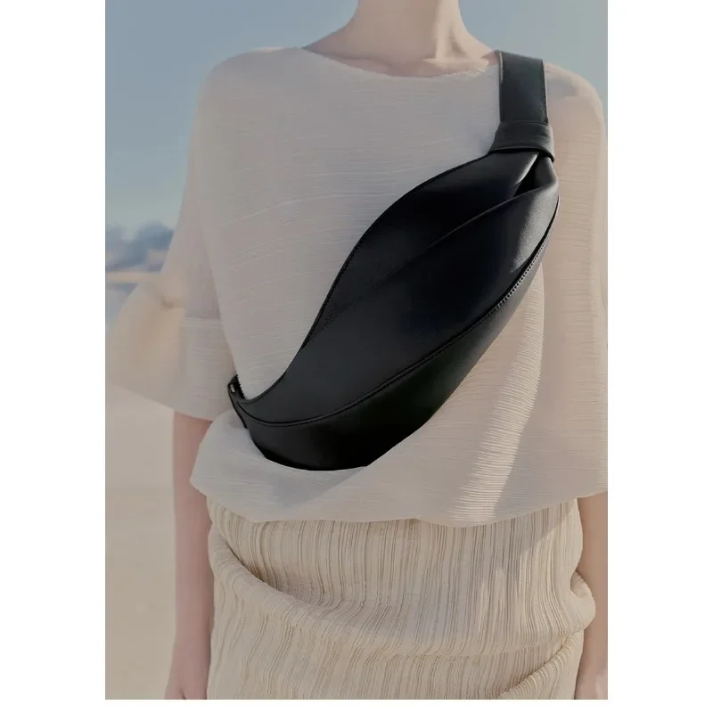 New large capacity pillow shaped personalized niche travel smooth cowhide crossbody bag