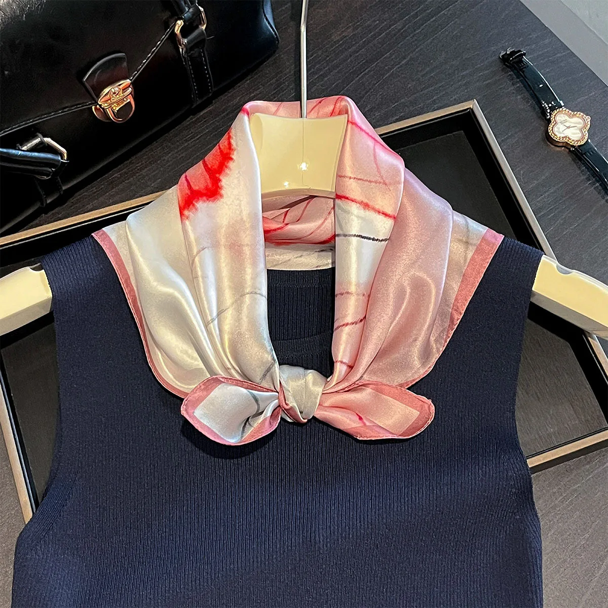 موضة طباعة 100% الحرير وشاح مربع للنساء Foulard منديل اليد لينة 53 سنتيمتر هيرباند الحجاب تزيين رابطة عنق واقية من الشمس