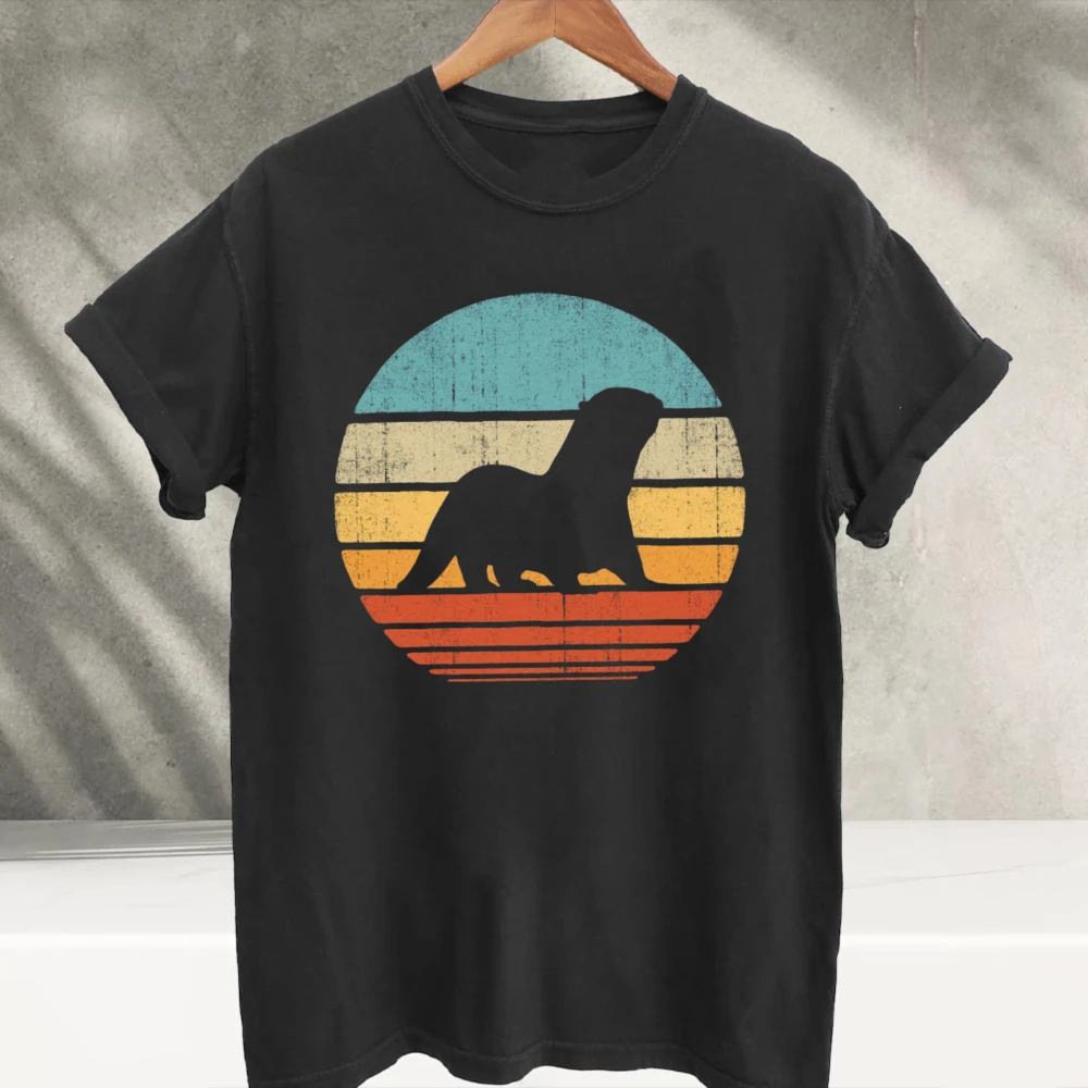 Retro Sunset Otter Silhouette Graphic T‑Shirt Distressed 70s Color Stripes Wildlife Animal Print Cotton Otter Lover Streetwear