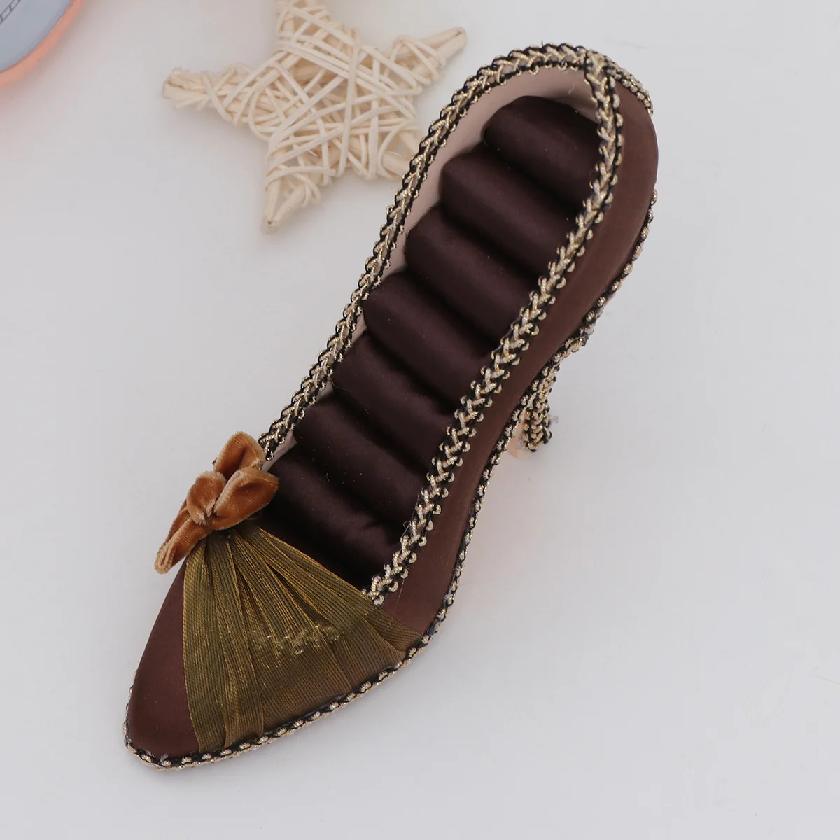 

Темно-коричневая подставка для ювелирных изделий в форме высокого каблука, органайзер для колец-гвоздиков, стильный домашний декор, простой в использовании органайзер для ювелирных изделий