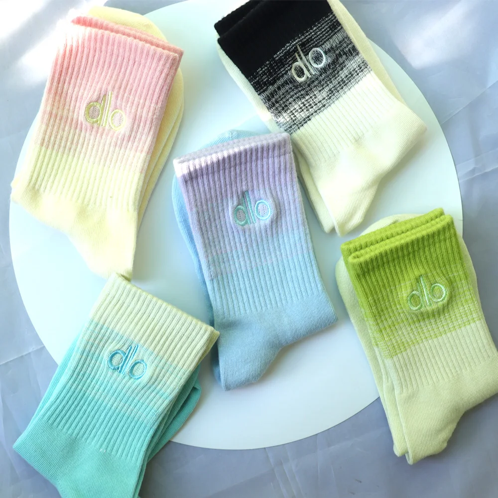 Dlo Gradient Color Embroidered Crew Socks Soft Cotton Non-slip Casual Socks All Season Breathable Comfort Socks for Sneakers Dai