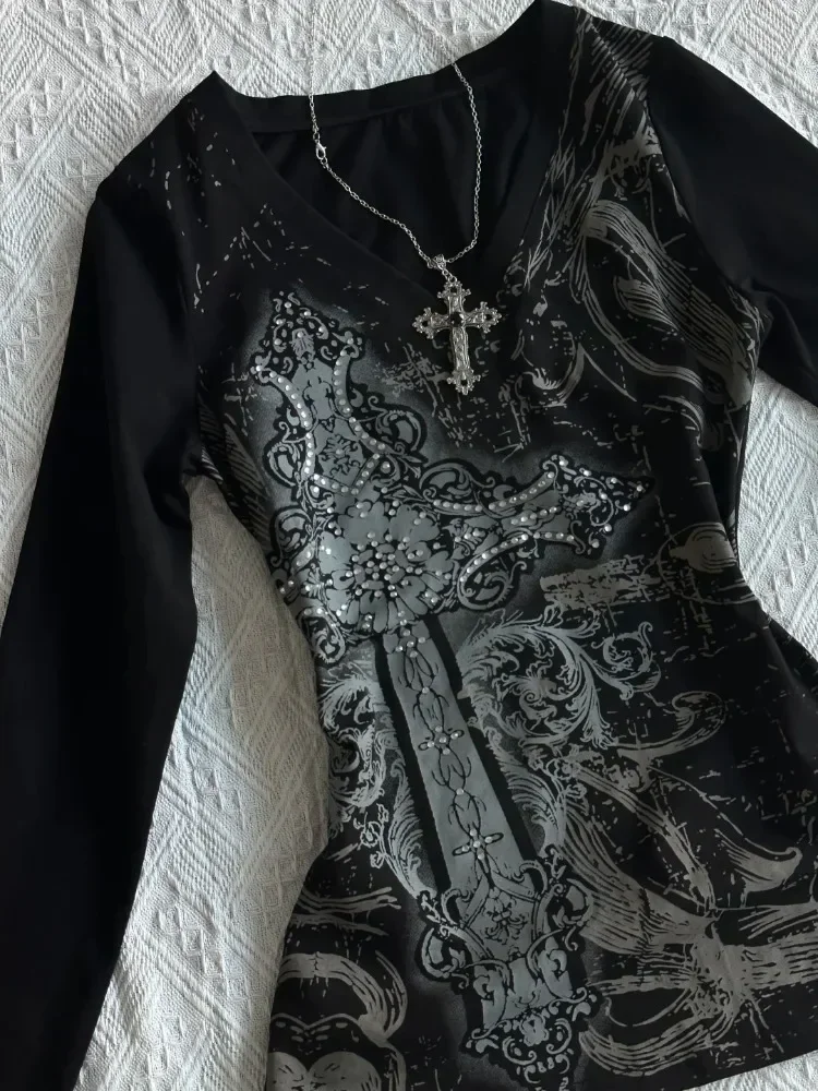 HOUZHOU Vintage Gothic T-shirty Kobiety Y2k Black Punk Graficzna koszulka Grunge Retro Seksowny dekolt V Bawełniane koszulki Estetyczny top Harajuku