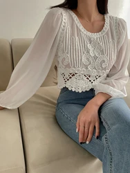 Primavera retrò donna Pullover camicia o-collo maniche lunghe a sbuffo camicetta sottile piccolo Chiffon all'uncinetto scava fuori il Top corto