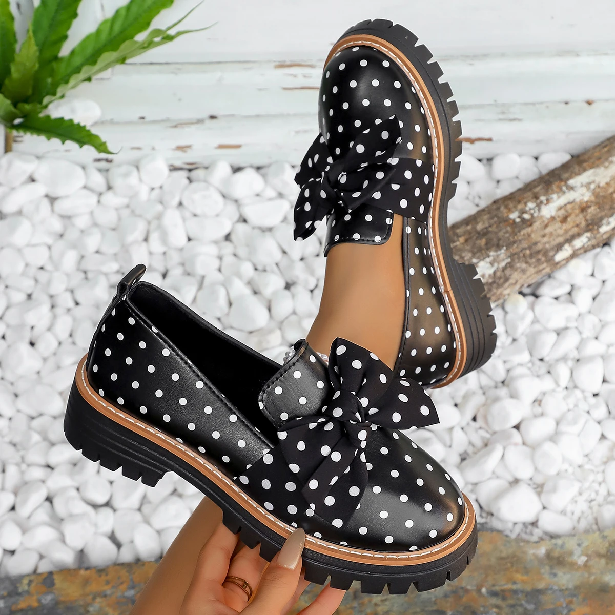 Women Polka‑Dot Bow Platform Loafers Round‑Toe Slip‑On Lug‑Sole PU Leather Contrast Stitching Vintage Casual Daily Shoes
