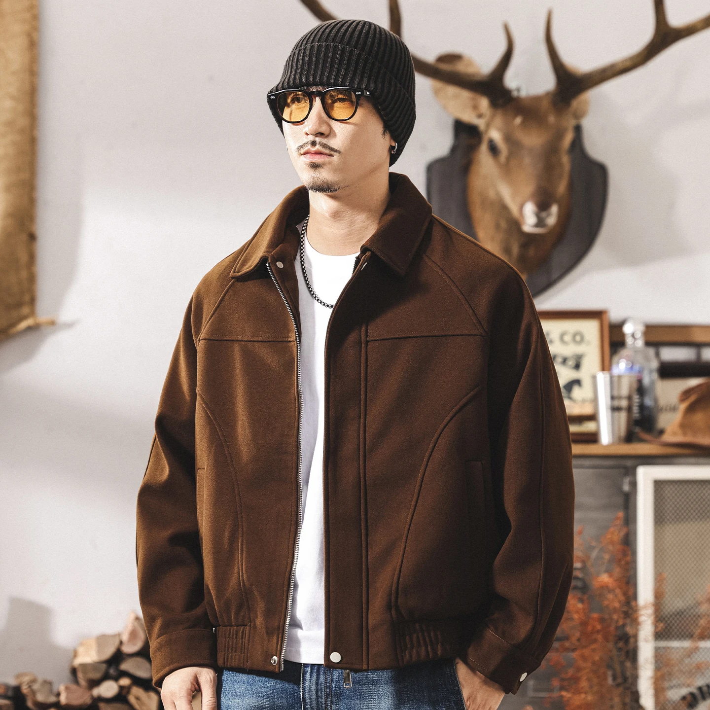 

A high-end retro corduroy jacket for men, a simple lapel work jacket from a trendy brand for autumn and winter